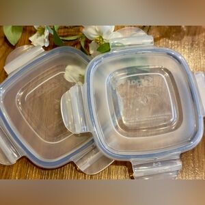 2 Lock & Lock Brand 4" x 4" Replacement Lids - Square Snap Lock Closed Excellent